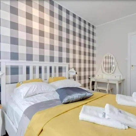 Golden Apartments&glamping-l60a/54 Apartament *